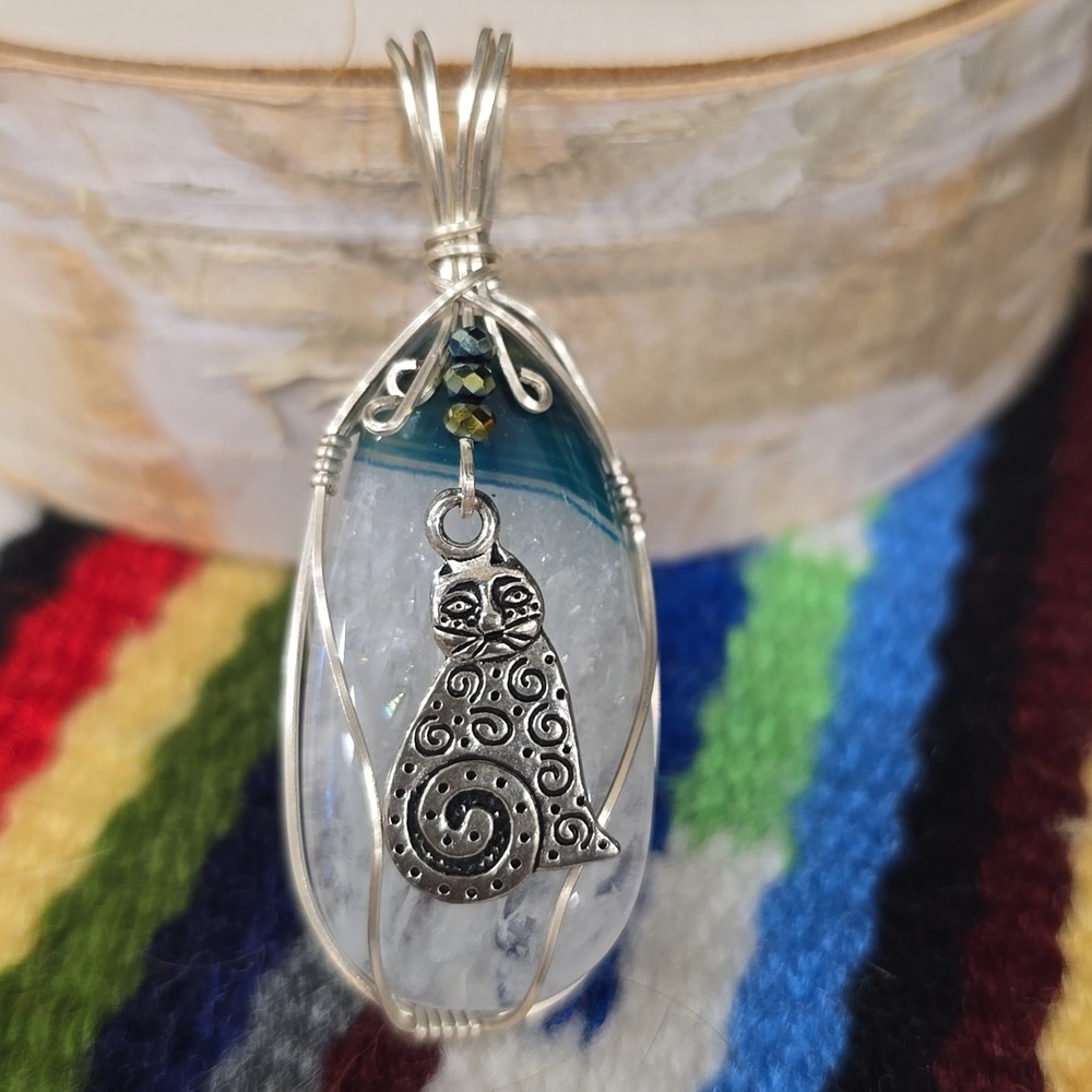 Handcrafted Silver Cat Agate Pendant Necklace - Blue/White